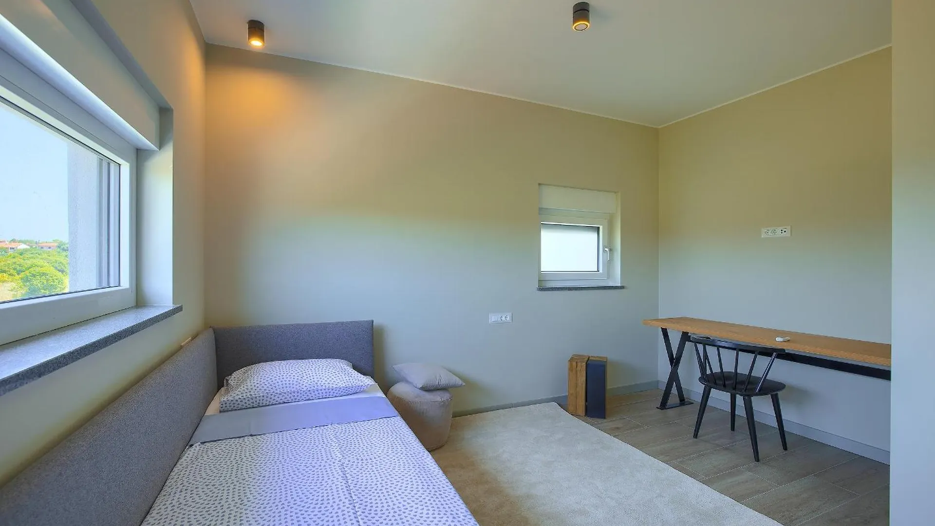 Villa Loreta Near Fazana For 7 Plus 1 People With Luxury Private Jacuzzi Only 600 Meters From Sea Stinjan 0*,  Croatia