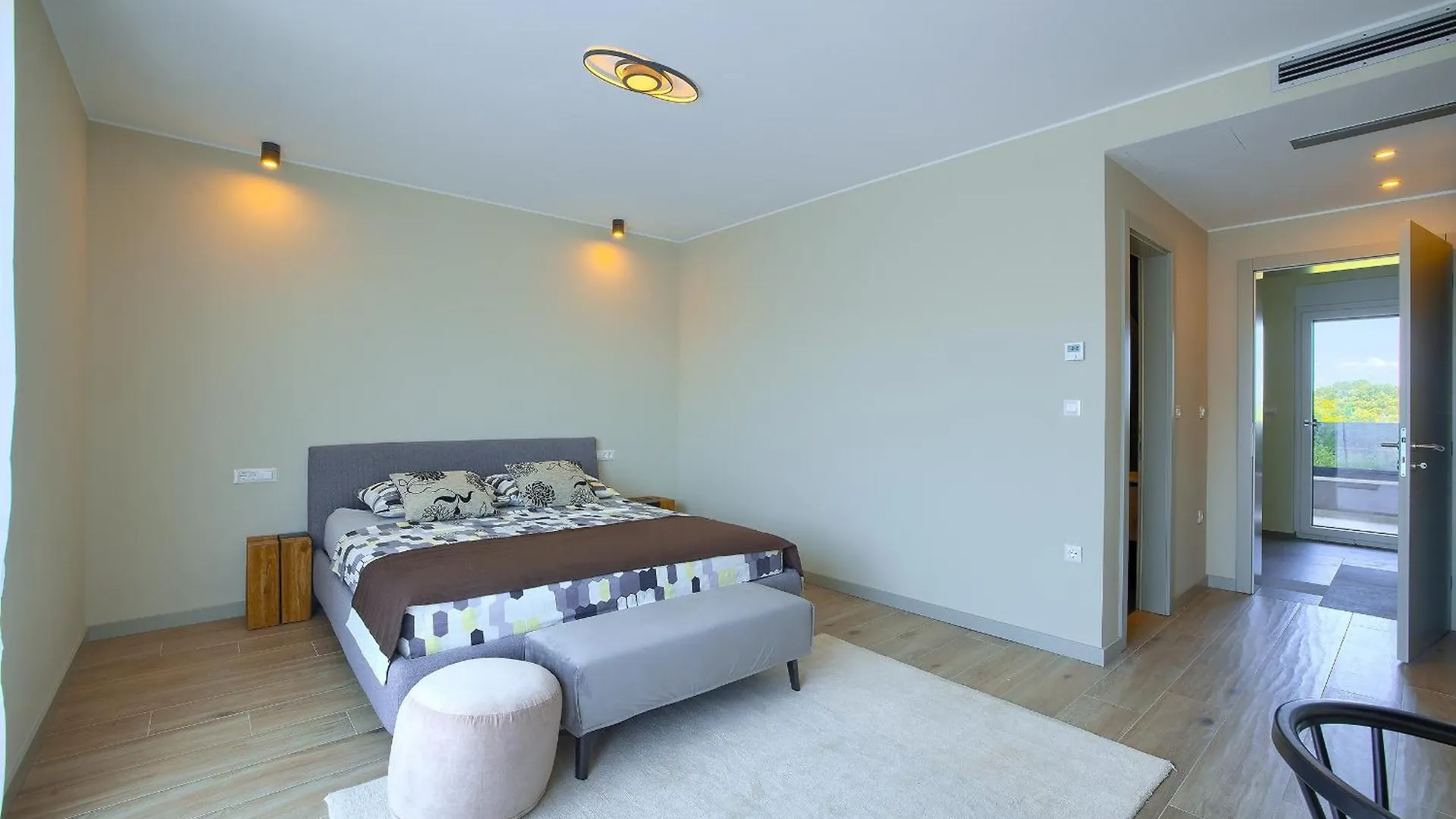 Villa Loreta Near Fazana For 7 Plus 1 People With Luxury Private Jacuzzi Only 600 Meters From Sea Stinjan